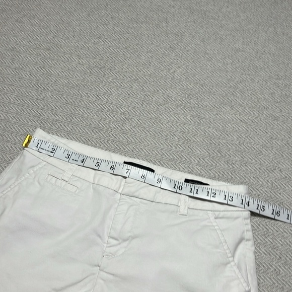 Saks Fifth Ave White Women's Shorts. Size 2 - Picture 3 of 10
